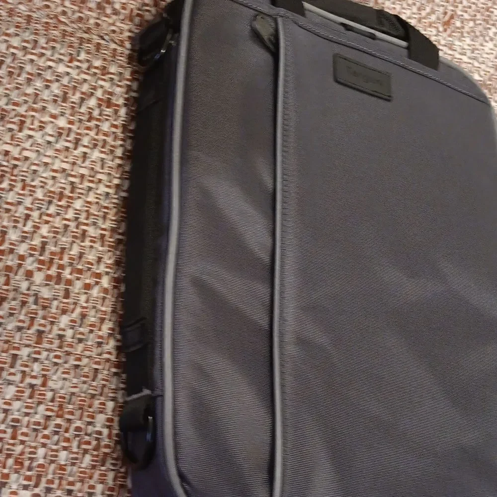 TARGUS SLIMCASE Grid Convertible‎ Slimcase With Dome Protection …